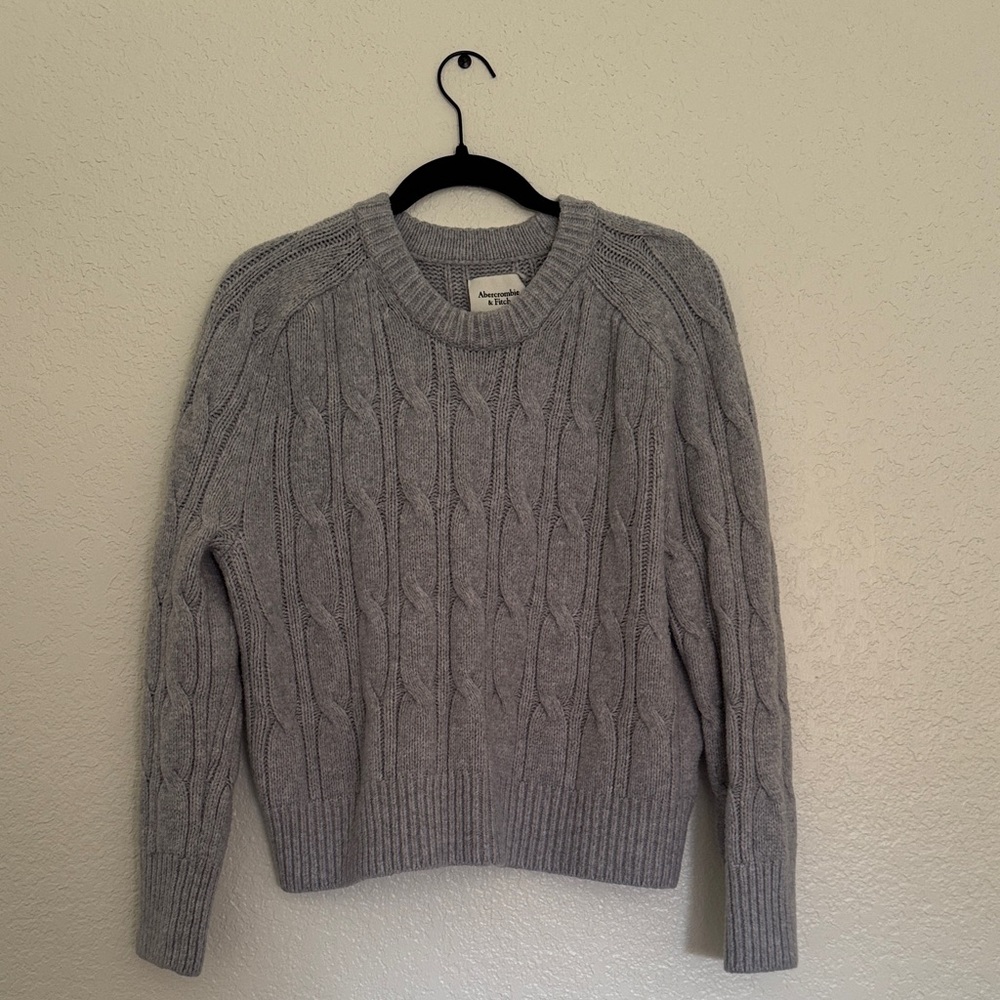 Abercrombie & Fitch Light Gray Cable Knit Sweater